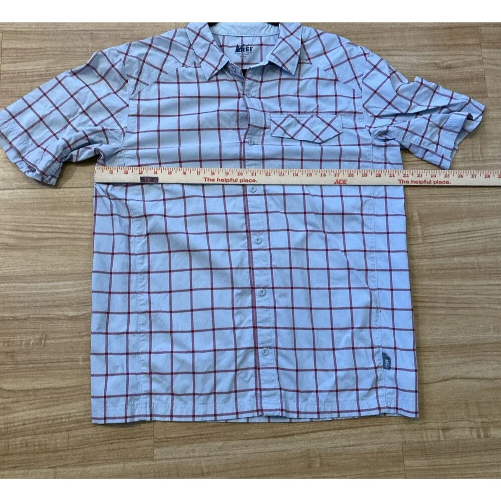 REI Mens L Short Sleeve Gray Red Plaid Camp Style Button Up Shirt Lightweight